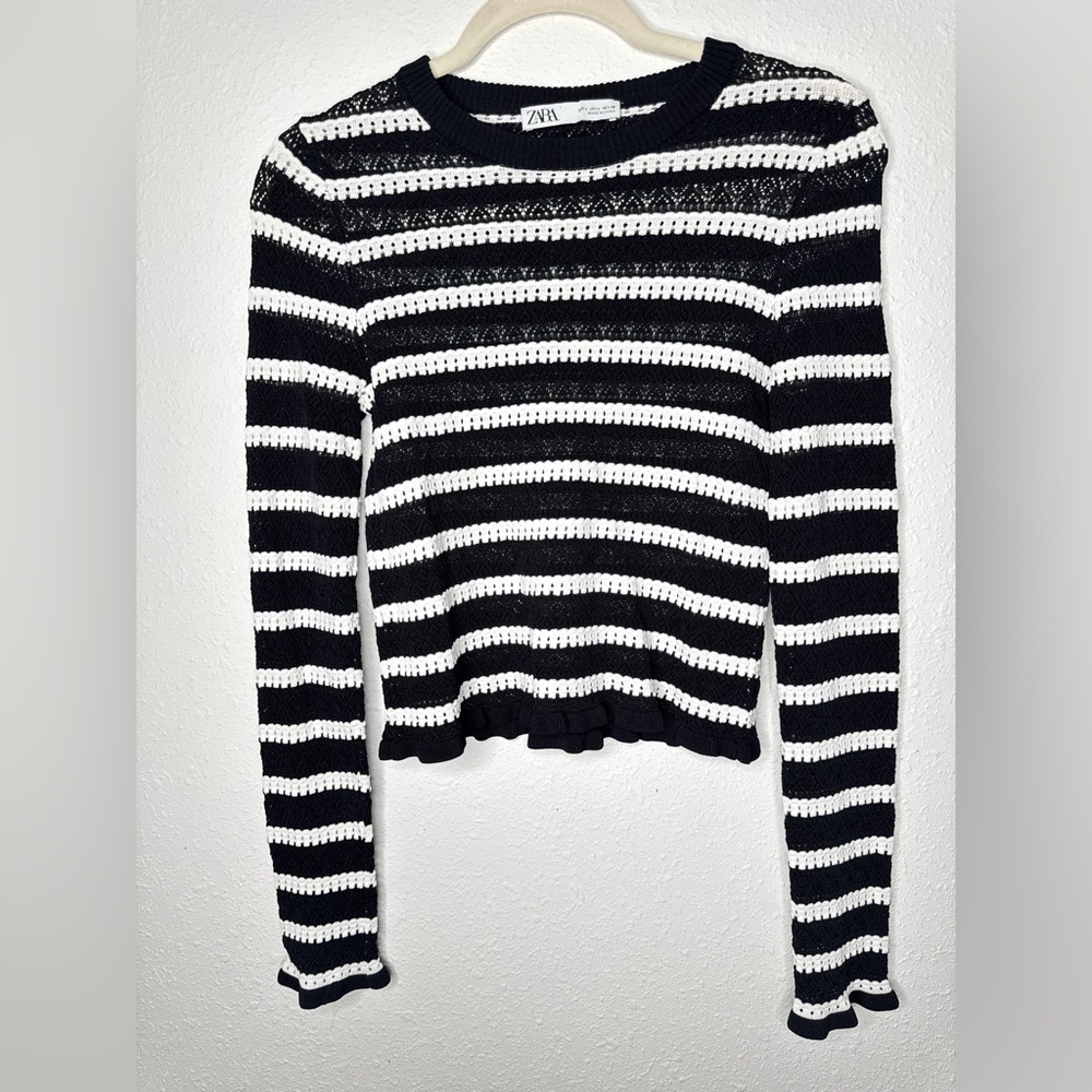 Zara black and white striped sweater is size L but it runs small, - Picture 5 of 12